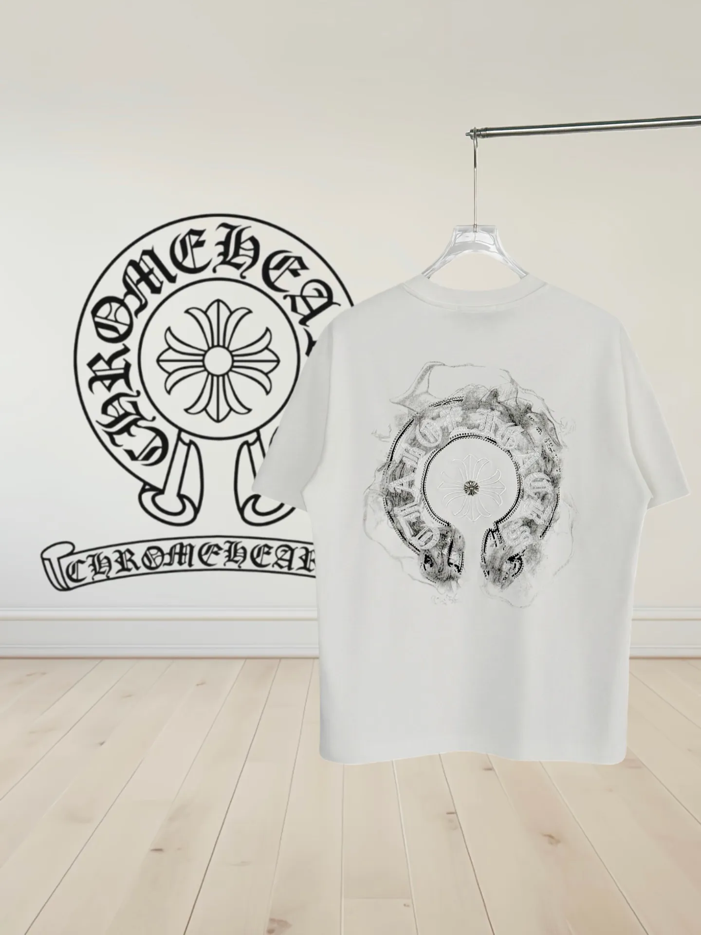 P170 [High Quality] Chrome hearts embroidered front and back printing + embroidered horseshoe brand logo, front and back panels are designed with embroidery + printing + rivet embroidery heavy craftsmanship. High-end customized 32 count 280g fabric. Soft to the touch. Comfortable to wear. Exquisite stitching. Fine workmanship. The upper body effect is incomparably handsome! Same style for men and women 𝐂𝐎𝐋𝐎𝐔𝐑: White Black 𝐒𝐈𝐙𝐄: S-XL Size chart: S: Shoulder width 51-Bust 55-Length 70 M: Shoulder width 53-Bust 57-Length 72 L: Shoulder width 55-Bust 59-Length 74 XL: shoulder width 57-bust 61-length 76